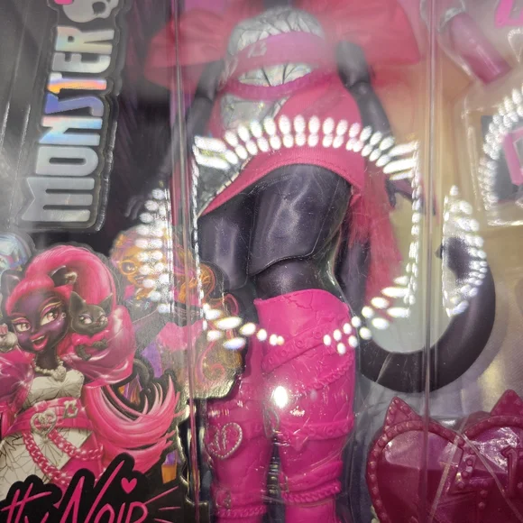 Monster High Catty Noir Doll G3 Amulet Series New in Box Mattel 2023 - Picture 4 of 10